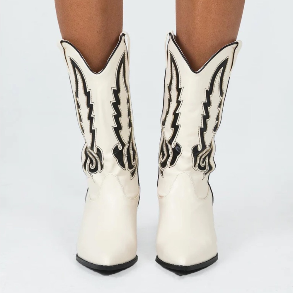 Norva boots by Billini NWT